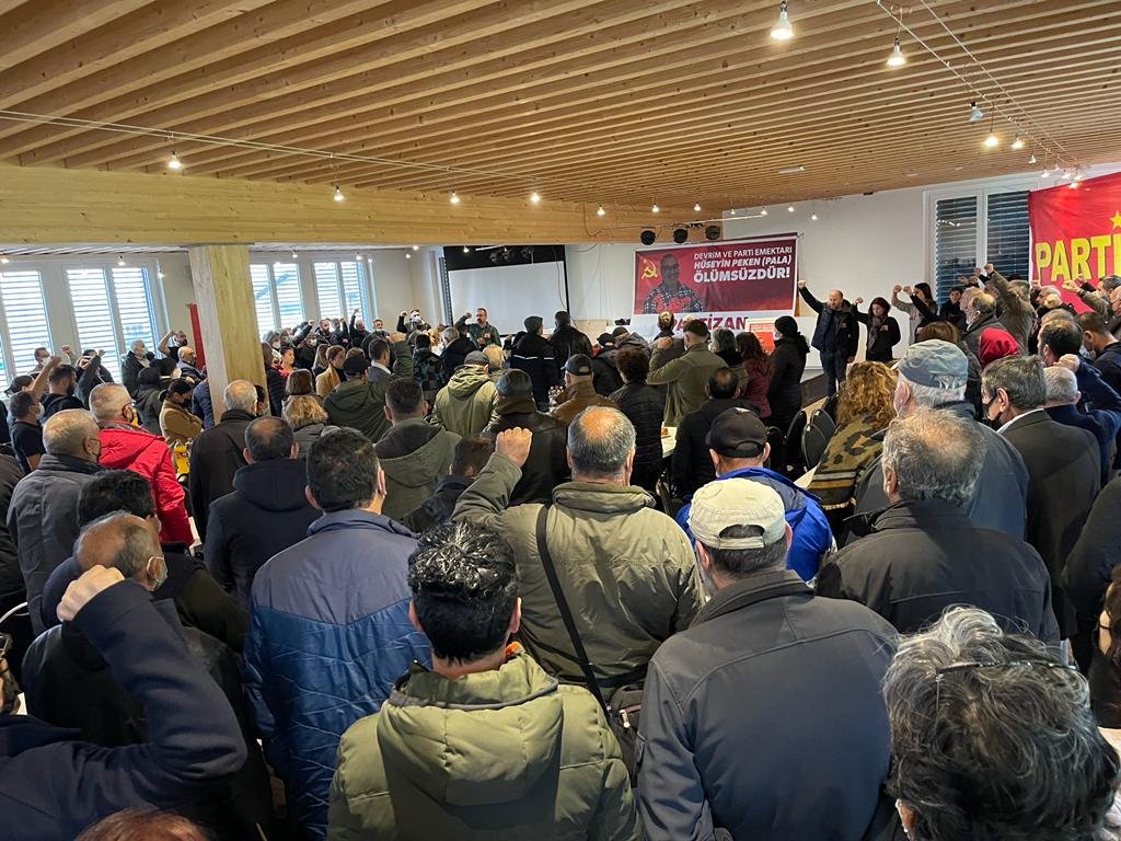 Devrimin ve partinin emektarı Pala (Hüseyin Peken) için kitlesel ve coşkulu bir anma yapıldı